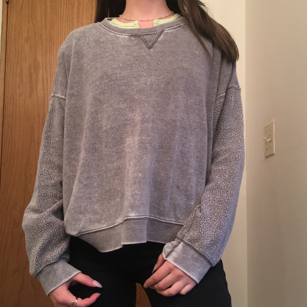 Comfortable Gray Crewneck Sweater